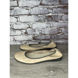 Studio Flexx Beige Leather Perforated Comfort Flats Shoes Women Sz 9M US/40.5EU